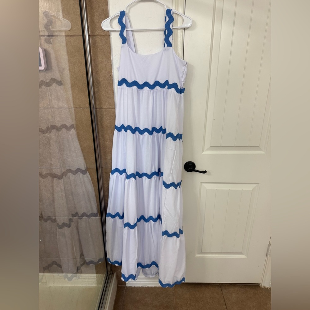 🌸 Blue & White Tiered Ric Rac Dress – Size Large 🌸 - Picture 2 of 2